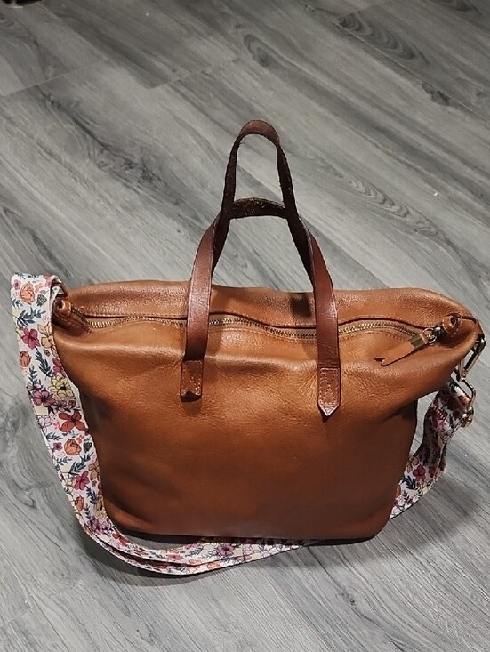 Madewell Handbags - Camel Pebbled Leather Madewell Transport Med Tote W/Floral Guitar Strap